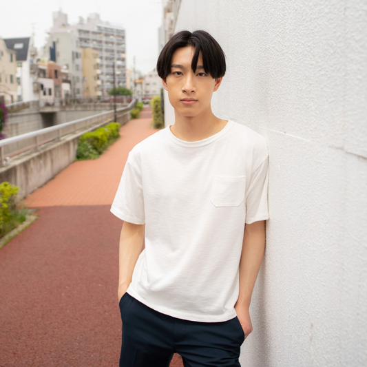 ジャストフィットのcalm Tshirt