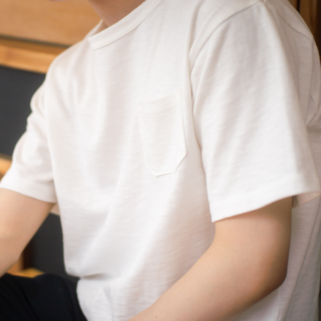 ジャストフィットのcalm Tshirt